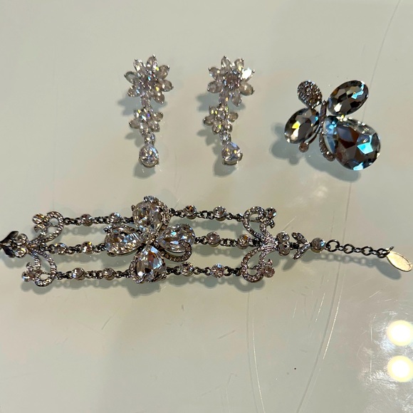 Women’s rhinestone bracelet , earrings and pin set of 3